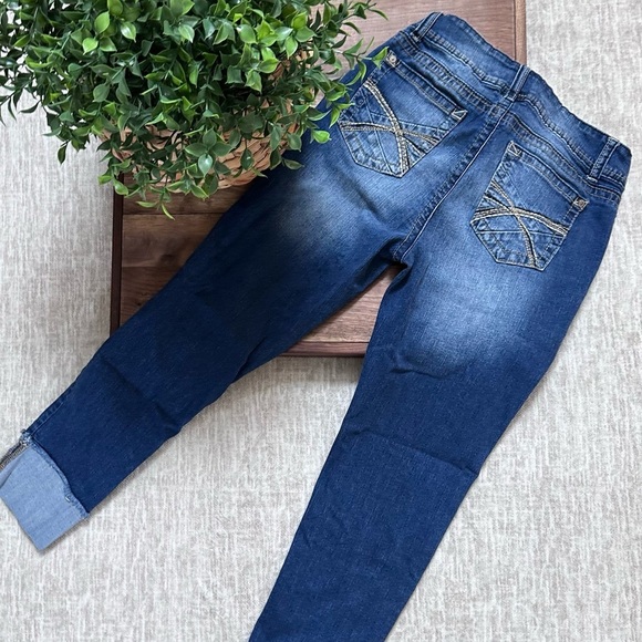 Cuffed Jeans - Picture 5 of 6